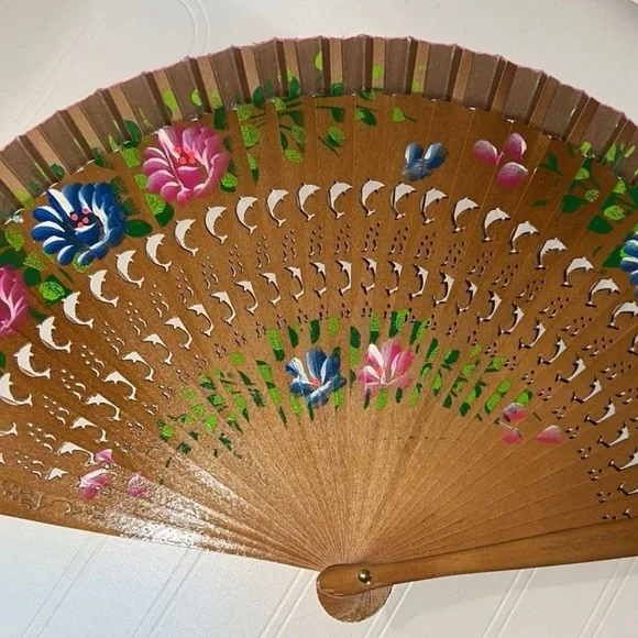 Hand Fan - Picture 2 of 3